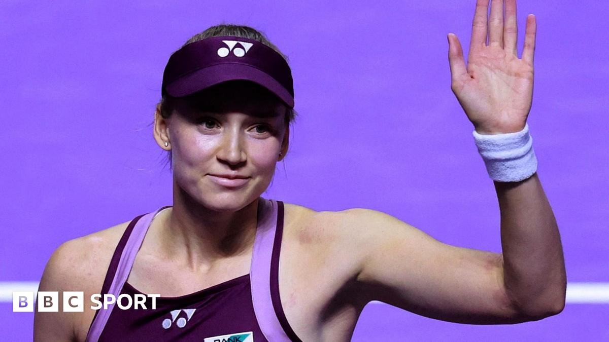 Rybakina stuns Swiatek to progress at WTA Finals