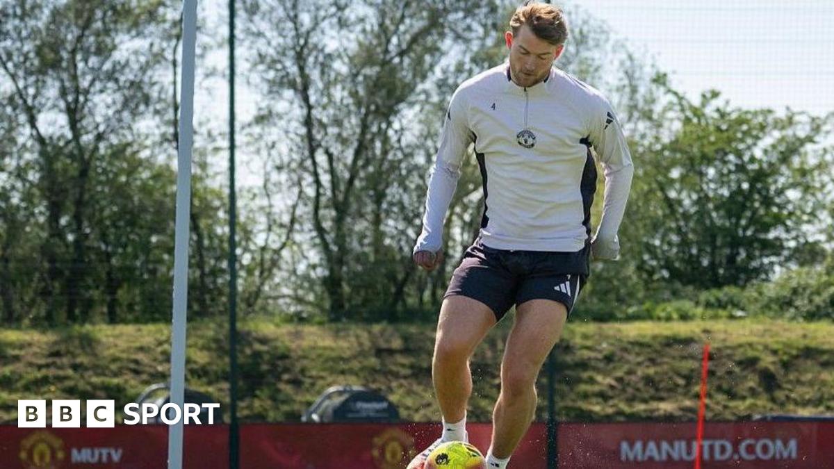 Berita Man Utd: Michael Carrick tidak khawatir tentang pilihan pertahanan