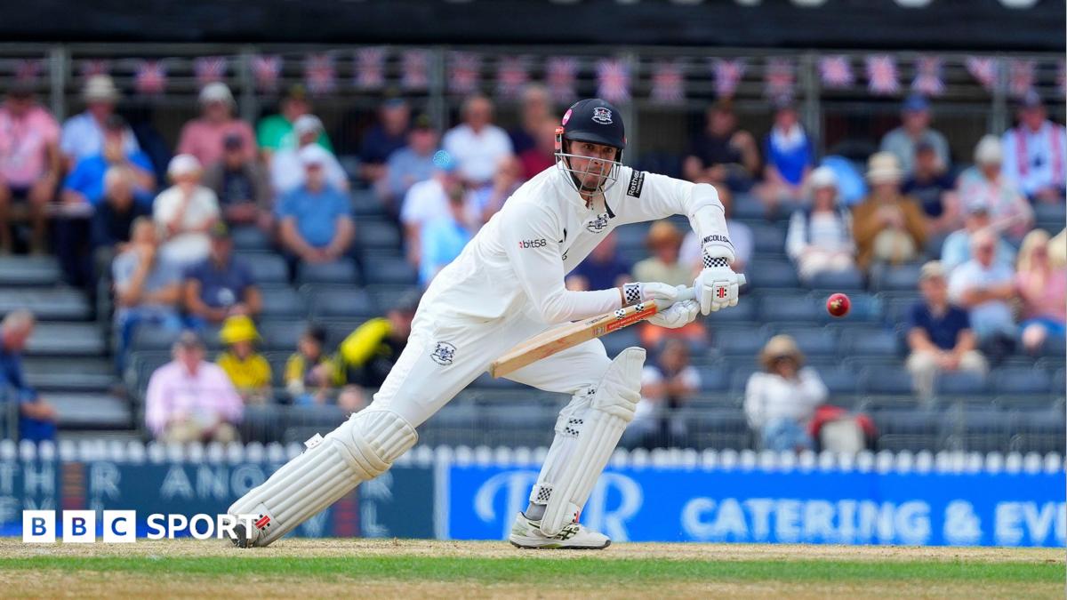 Gloucestershire Stages Comeback Against Worcestershire in County Championship