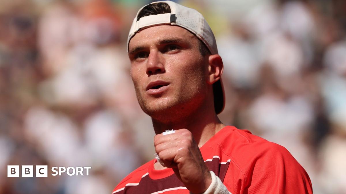 Draper outclasses rising star Fonseca at French Open
