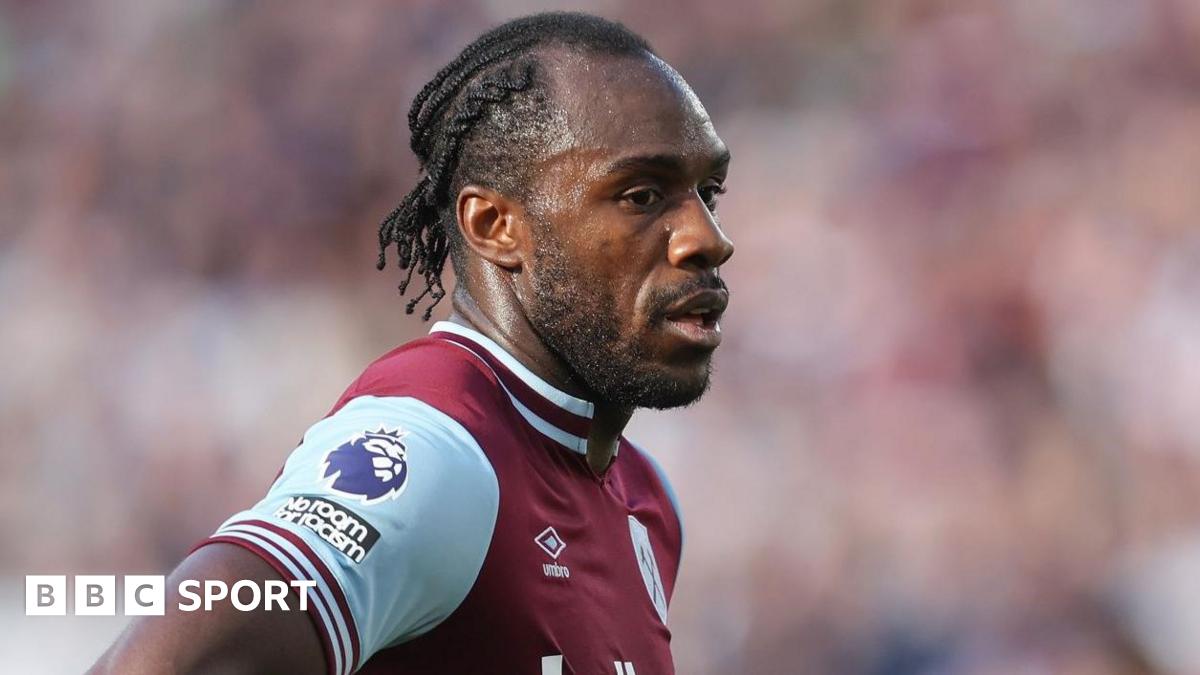 West Ham Players Visit Michail Antonio in Hospital