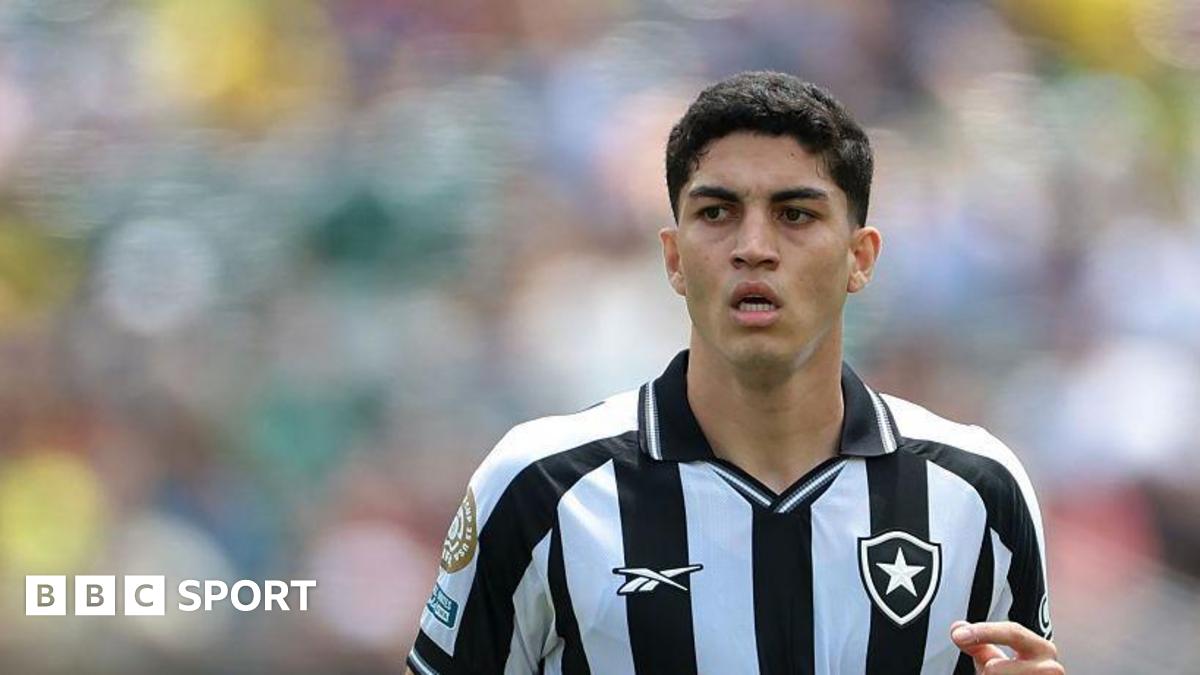 Forest sign Brazilian defender Cunha from Botafogo