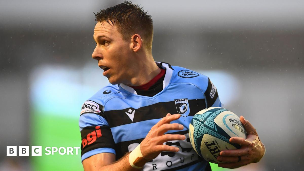 Full-back Williams trains with old club Cardiff
