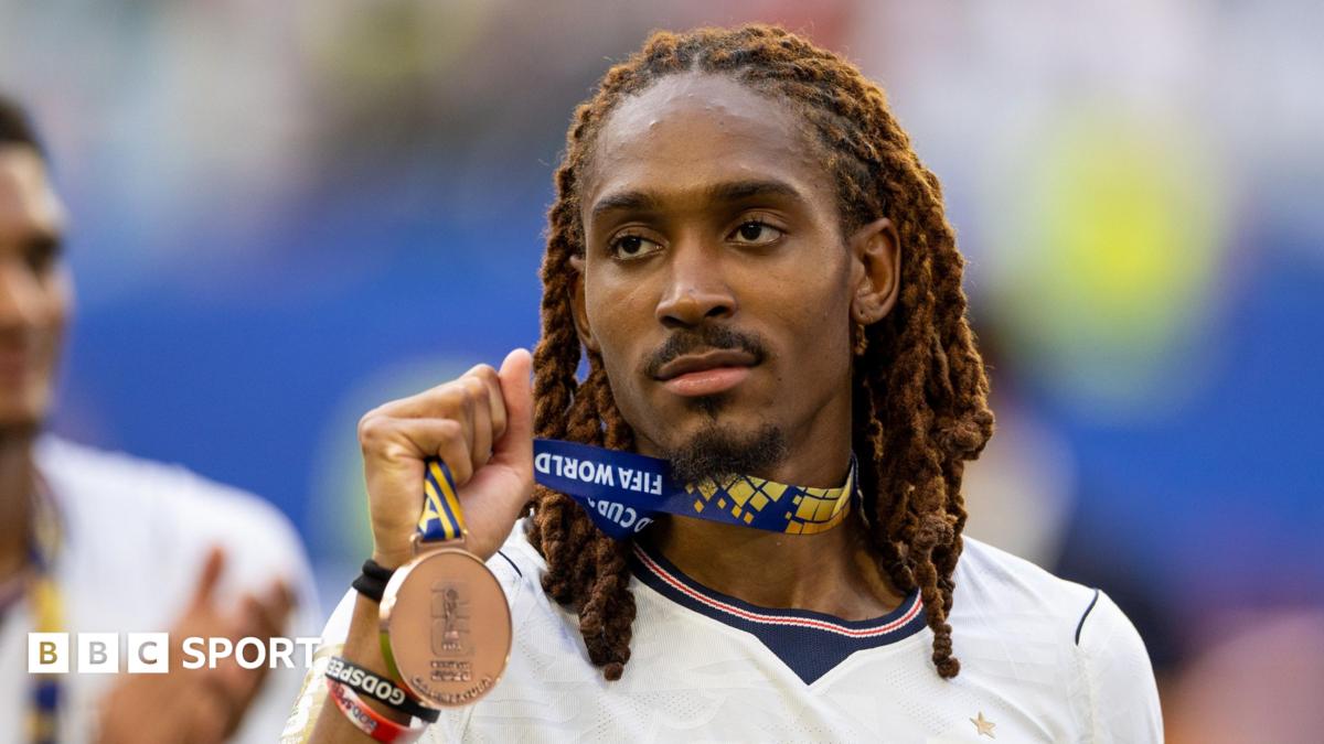 Inter sign England full-back Spence from Tottenham