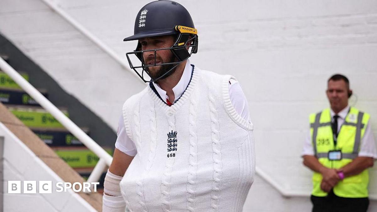 Woakes may risk rehab over surgery to make Ashes