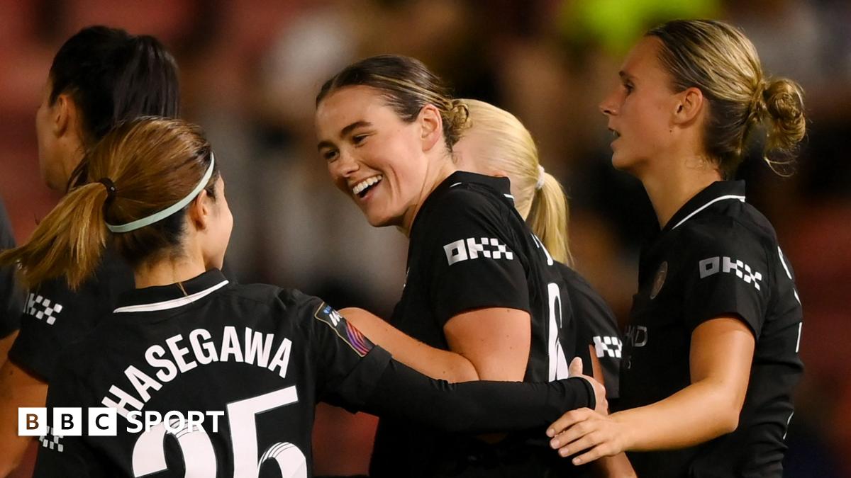 Tottenham 1-5 Man City: Grace Clinton scores and assists on debut against old side - BBC