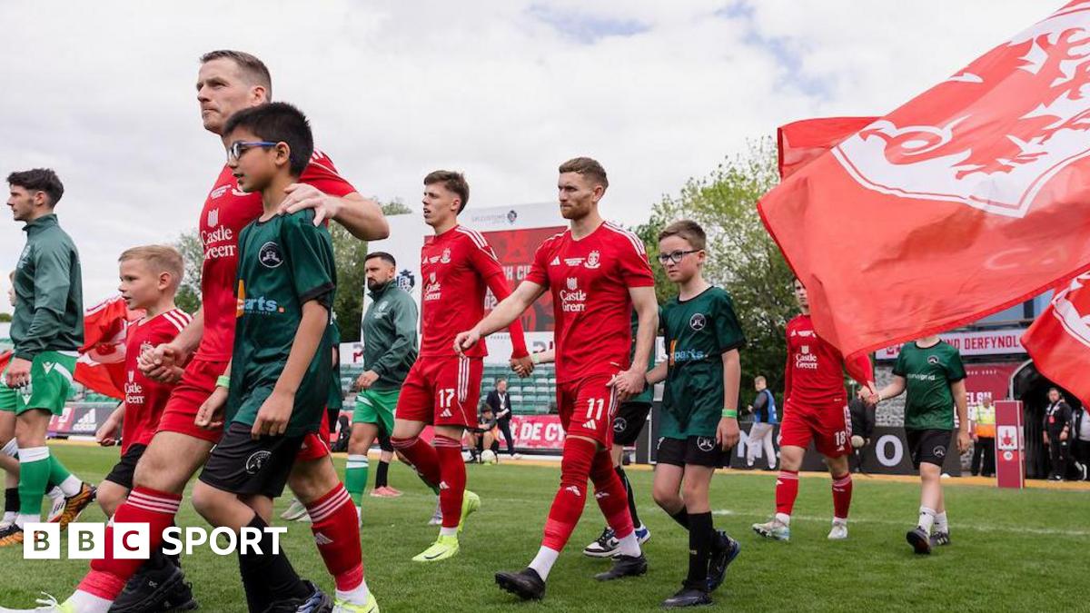 Nomads start Welsh Cup final with 10 players