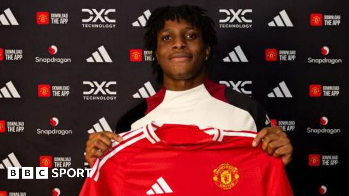 Patrick Dorgu: Manchester United sign defender from Lecce for £25m