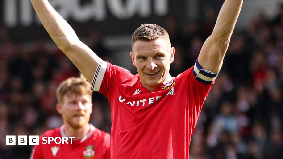Wigan Athletic sign Wrexham striker Mullin on loan