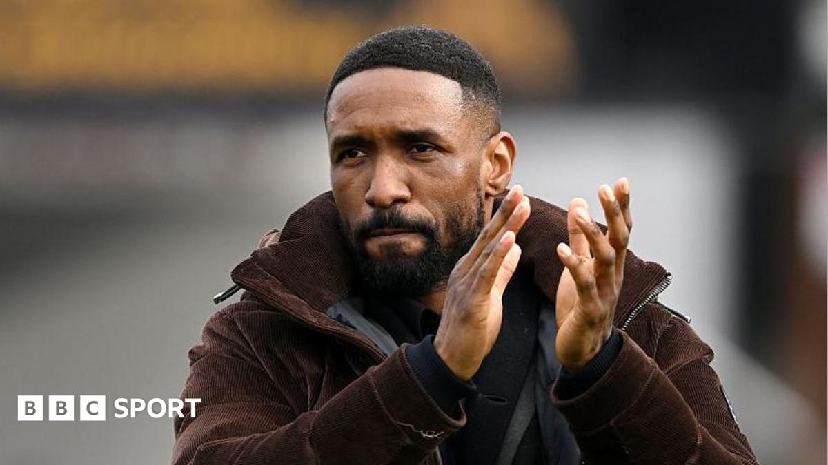 New Woking signings 'believe in project' - Defoe - BBC
