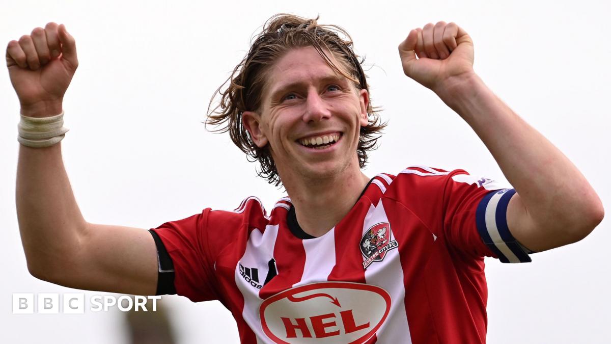 Exeter City signs Hartridge, Trevitt on loan