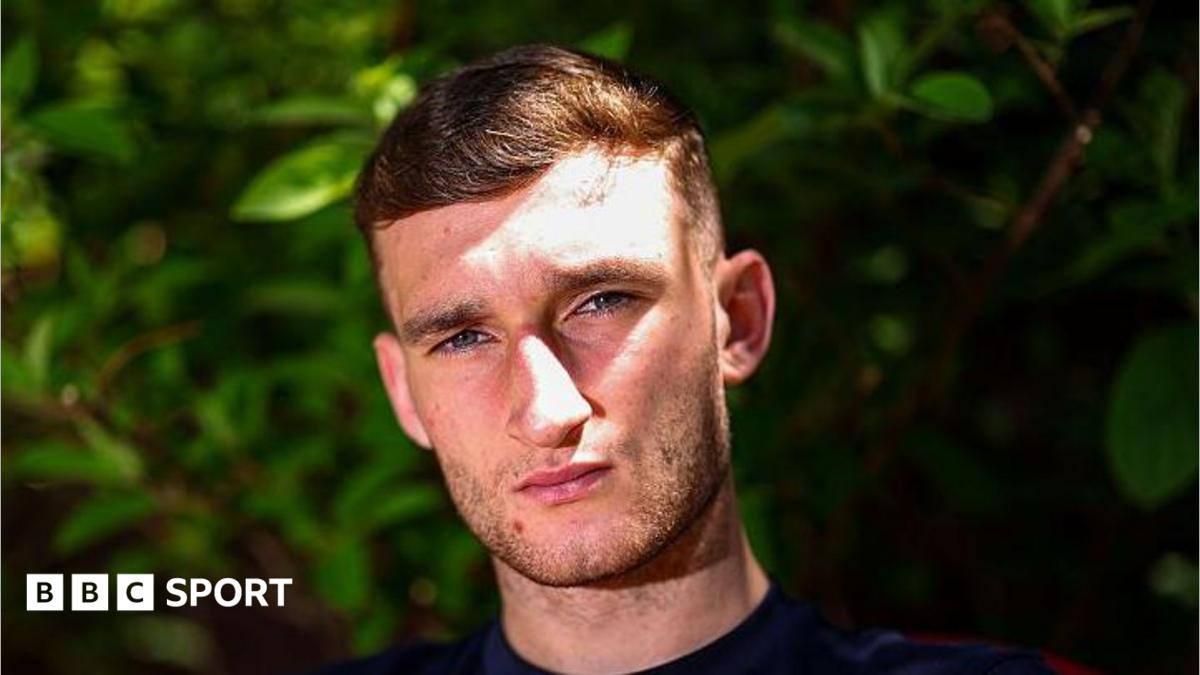 Lincoln City: Imps sign Mason Melia on loan and agree new deals with trio - BBC