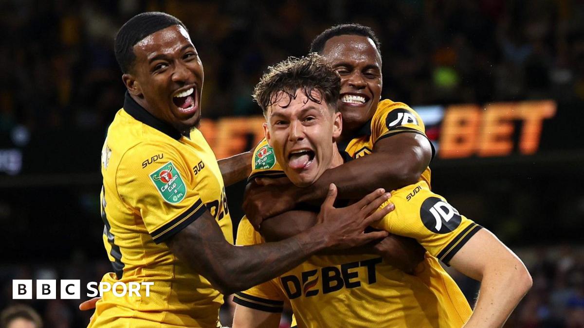 Wolves reject £55m Newcastle bid for Strand Larsen