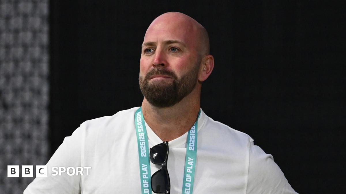 Prior and Mushtaq call for Sussex board to resign