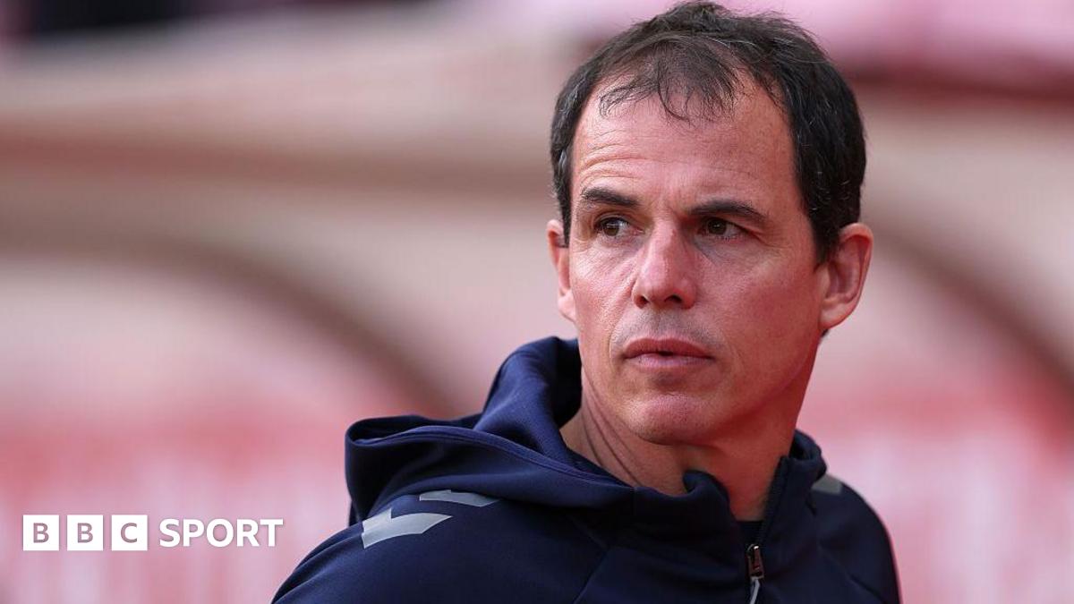 Sunderland Manager Le Bris Acknowledges Need for Midfield, Defense Reinforcements Amid Preseason Struggles