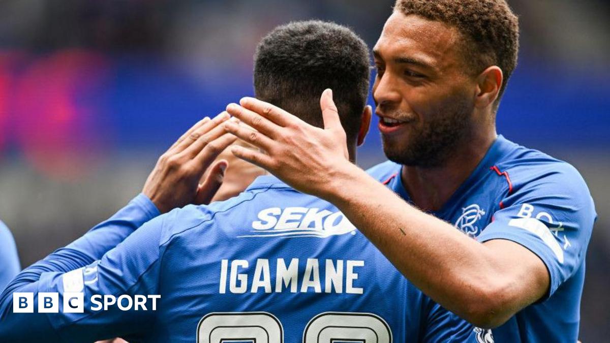 Martin 'working out ways' for Dessers & Igamane to play together