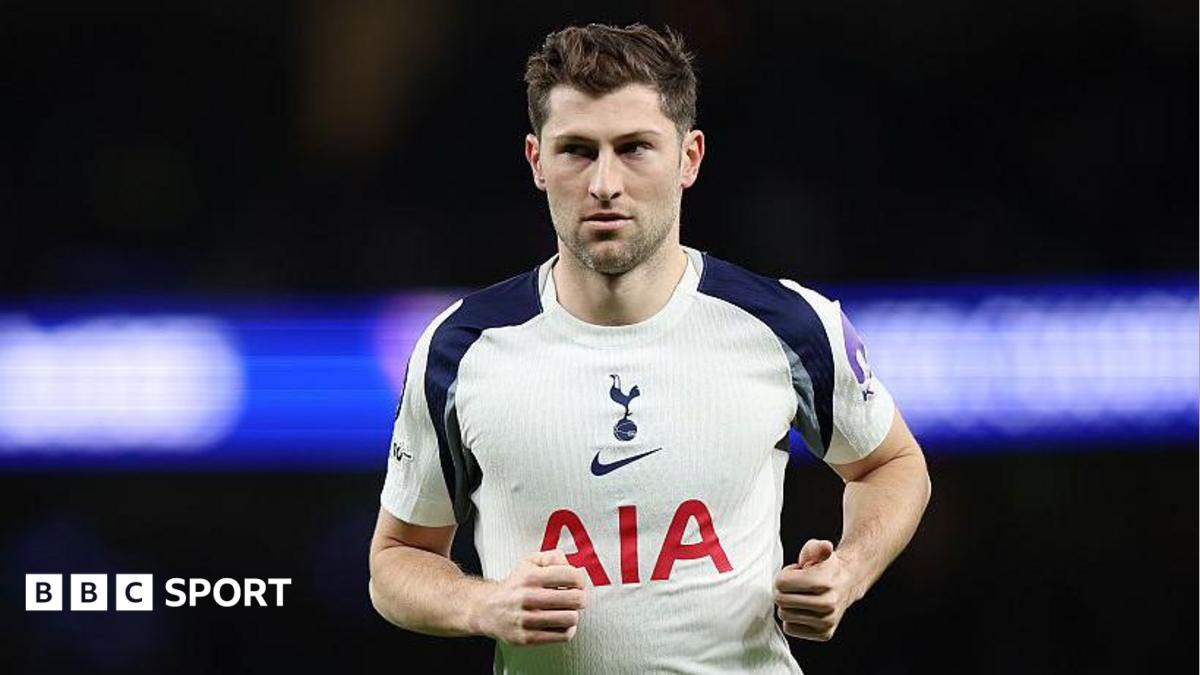 Spurs defender Davies signs new one-year deal