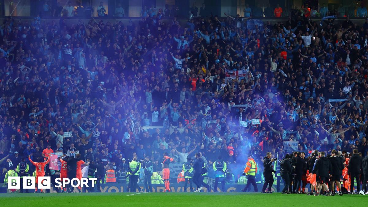 Frank Lampard applauding