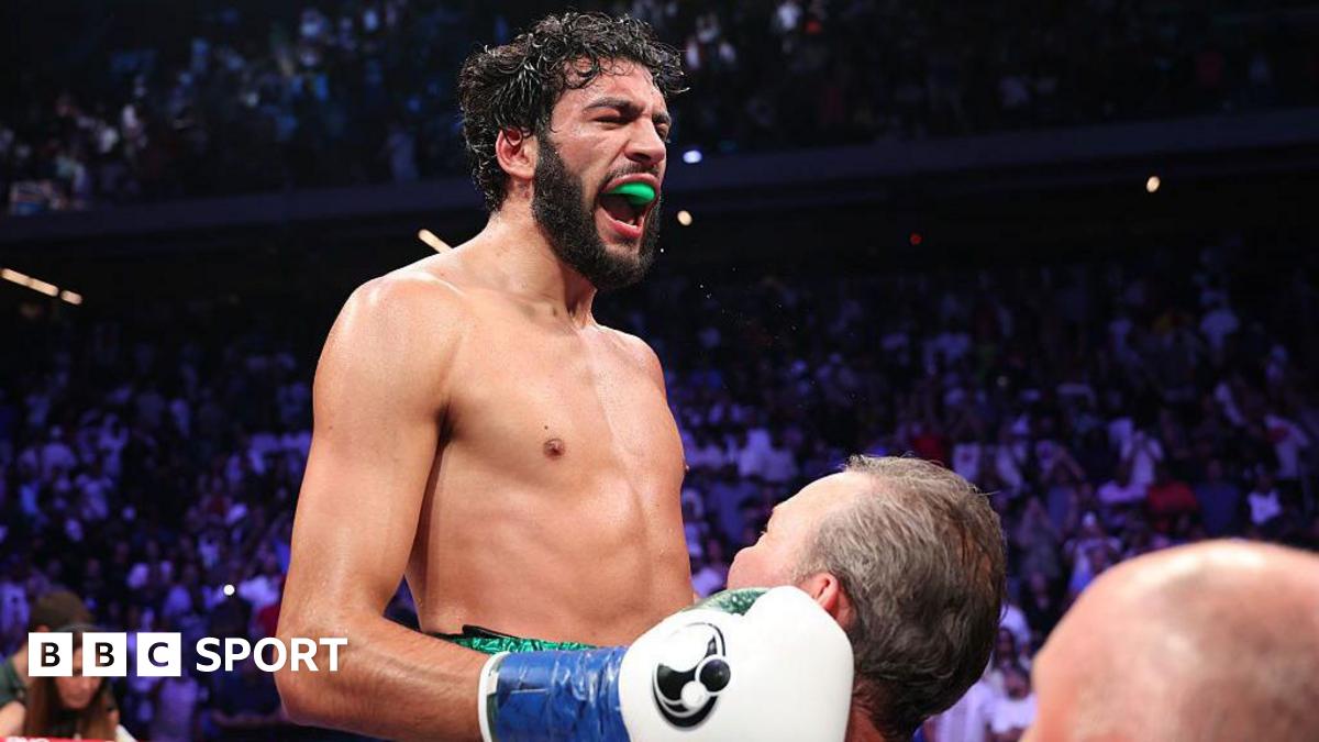 Britain's Sheeraz stops Berlanga as Stevenson retains title