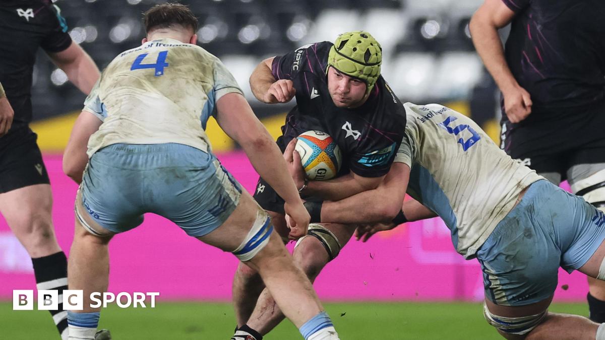 United Rugby Championship: Ospreys 19-22 Leinster