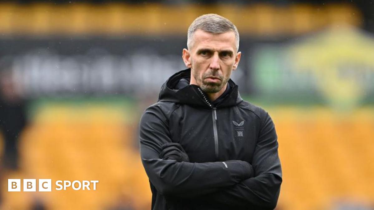 Ex-manager O'Neil in talks over Wolves return