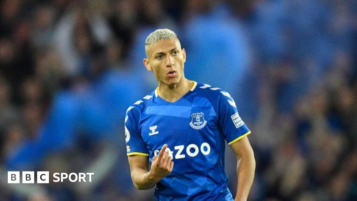 Everton Signs Villarreal Striker Barry Ahead New Season