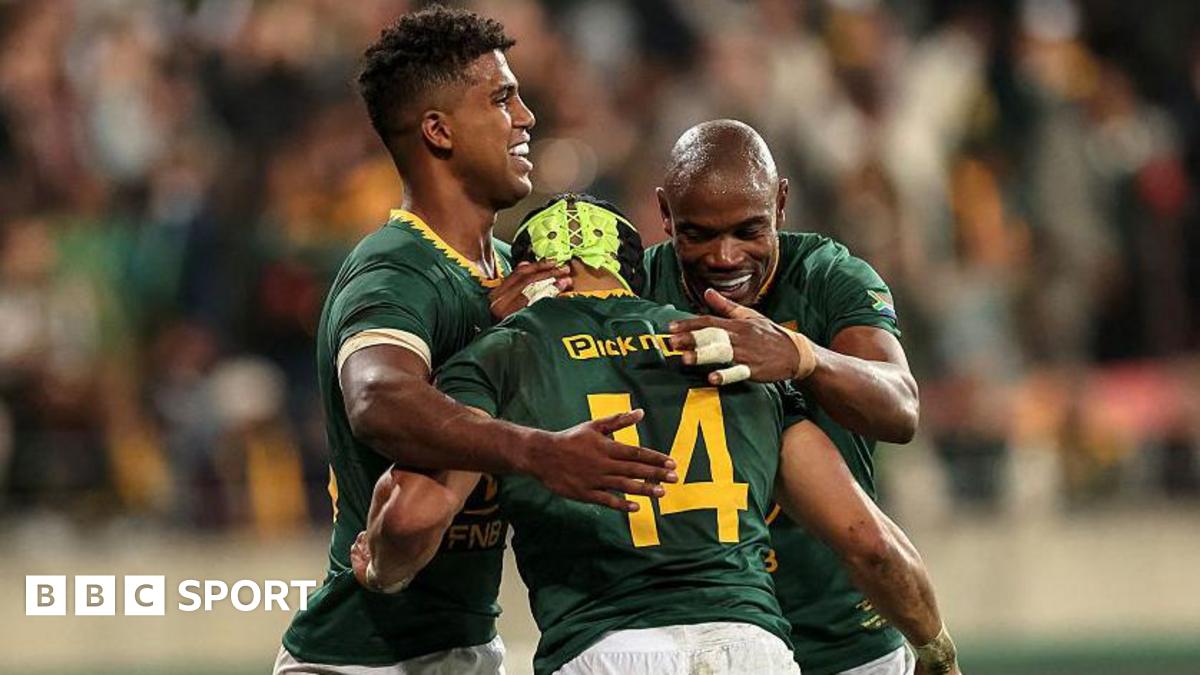 Rampant South Africa crush Italy 45-0 despite early red card