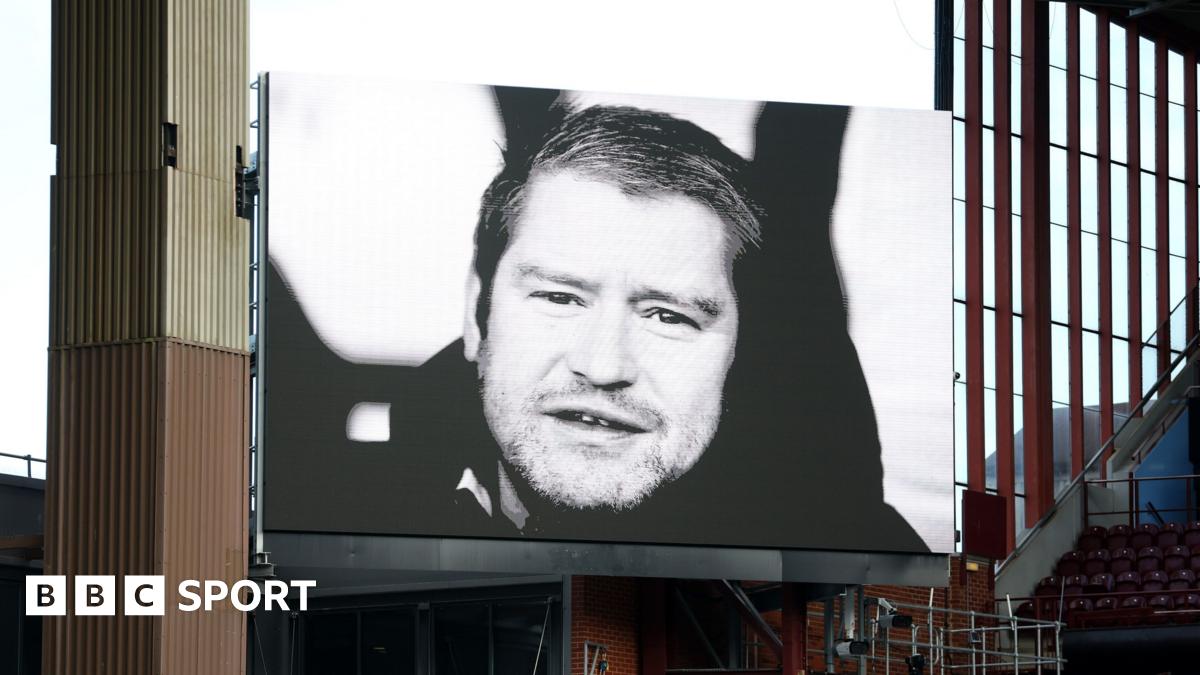 WSL Manchester United Arsenal Match Features Matt Beard Tributes