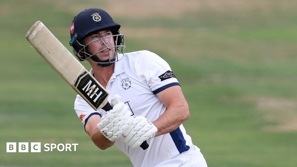 Hampshire Takes Control Over Sussex in County Championship with 18 Wickets Fallen