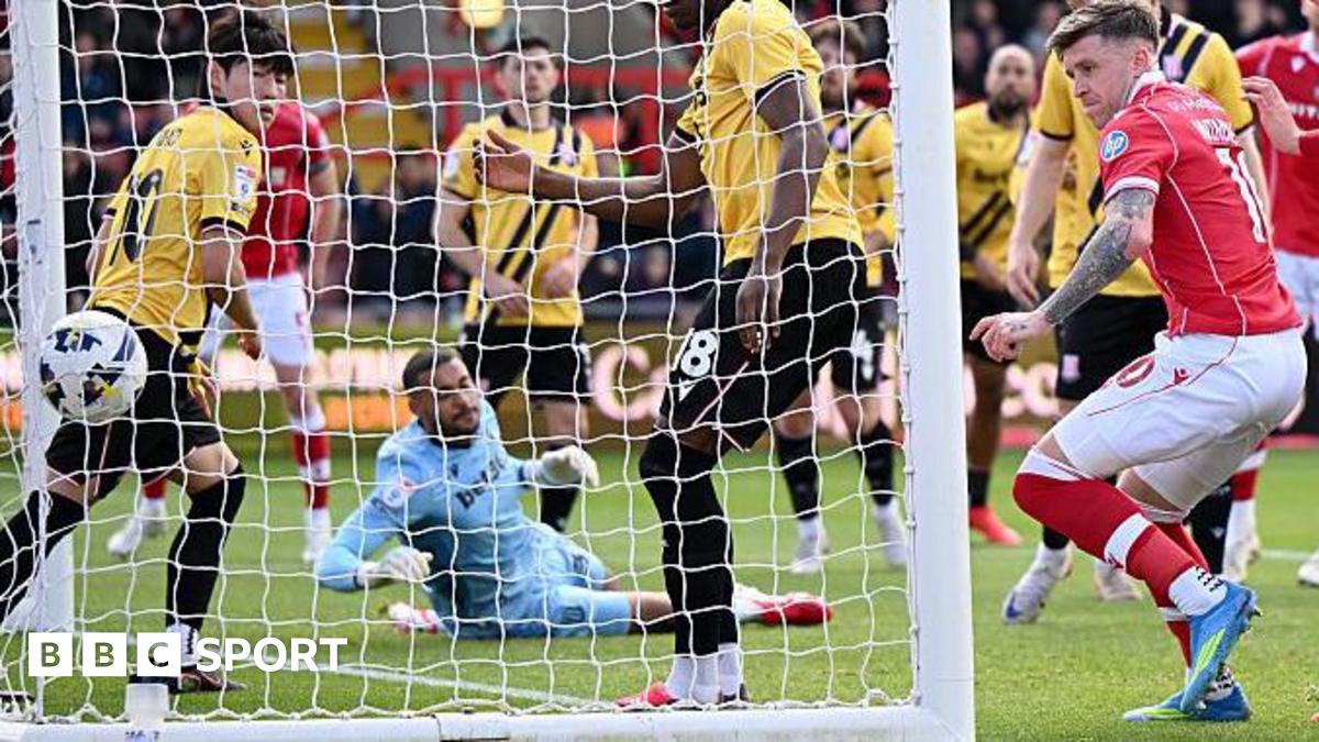 Wrexham 'keeping the dream alive' in play-off bid