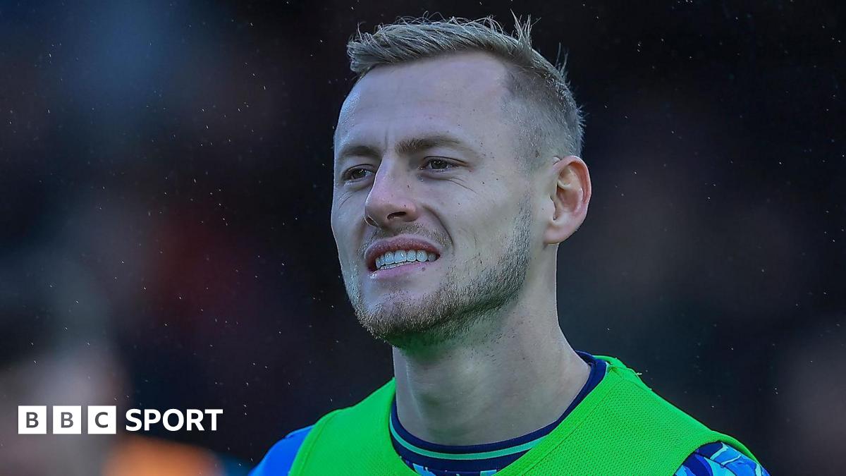 Norwich sign defender Darling after Swansea exit