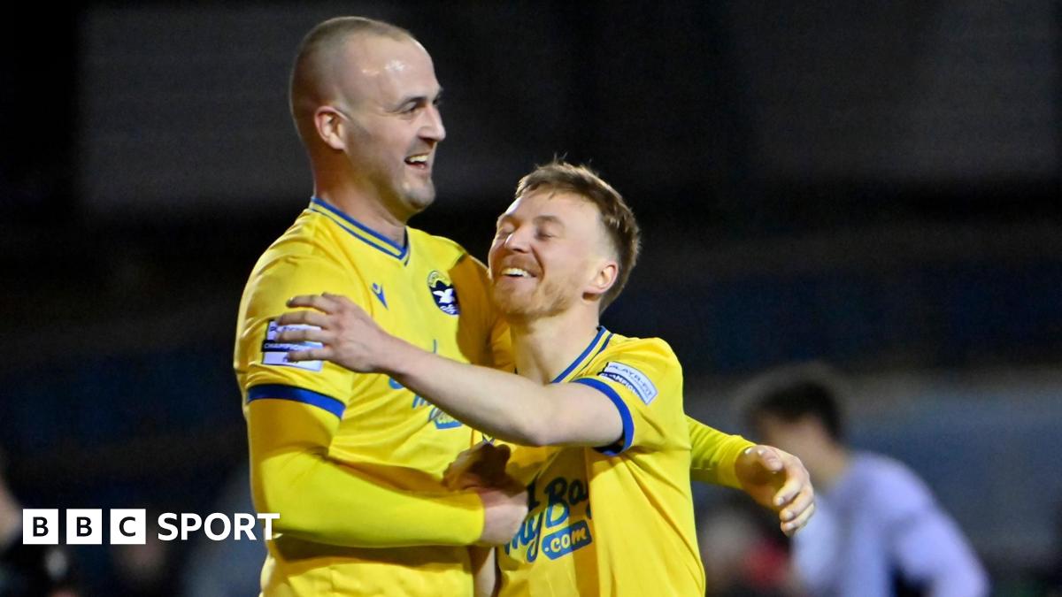 Bangor stun Glentoran in Irish Cup quarter-final