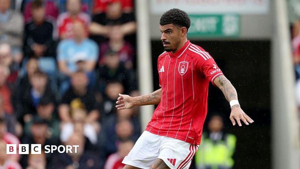 Gibbs-White 'keeping it professional' amid transfer row