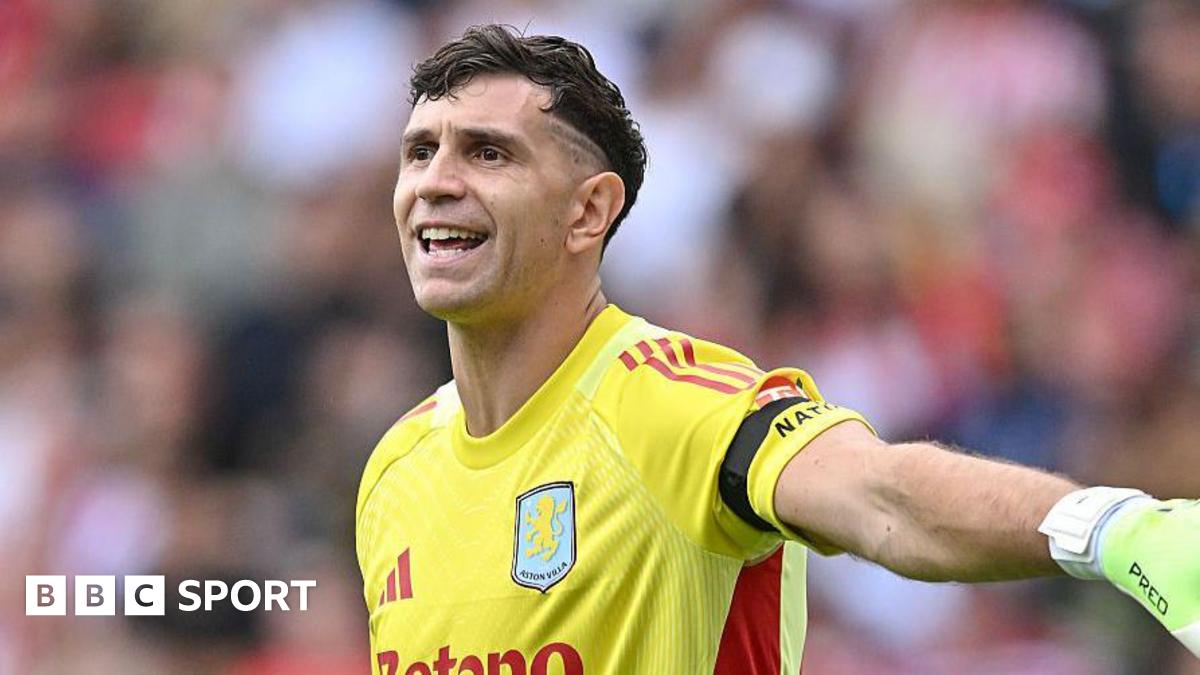 Villa keeper Martinez back on Man Utd radar