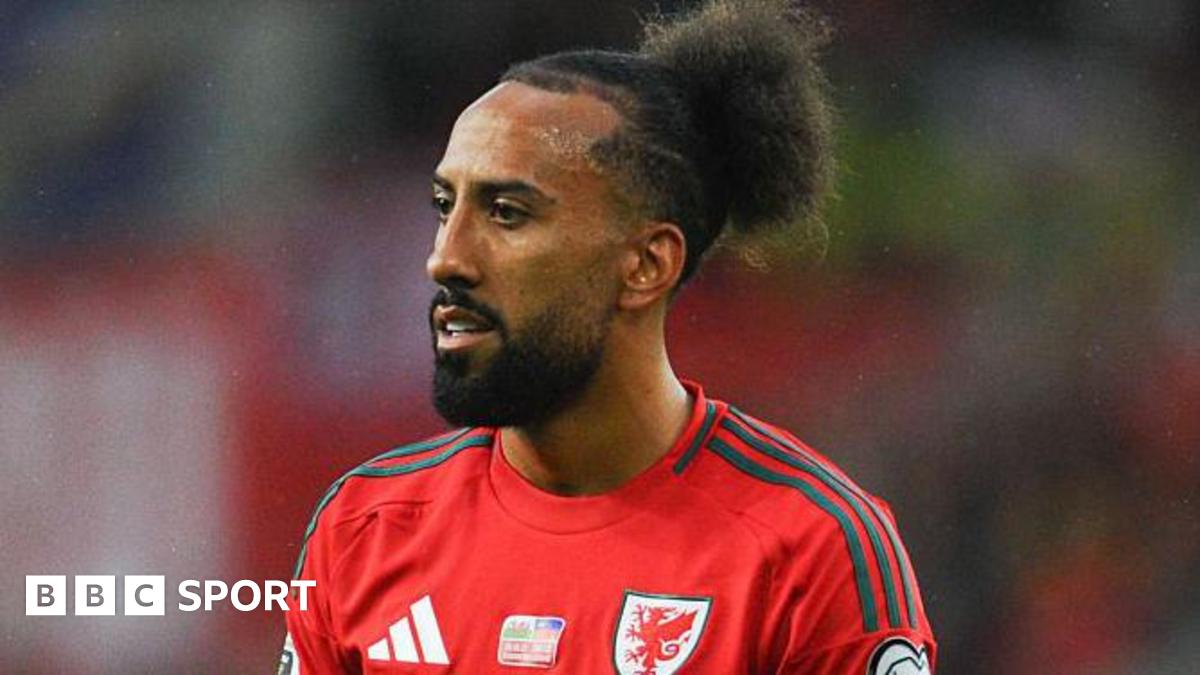Wales International Sorba Thomas Joins Stoke City from Huddersfield