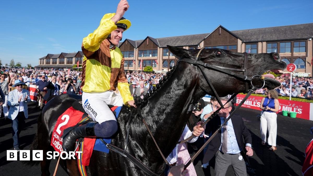 Galopin Des Champs wins first Punchestown Gold Cup