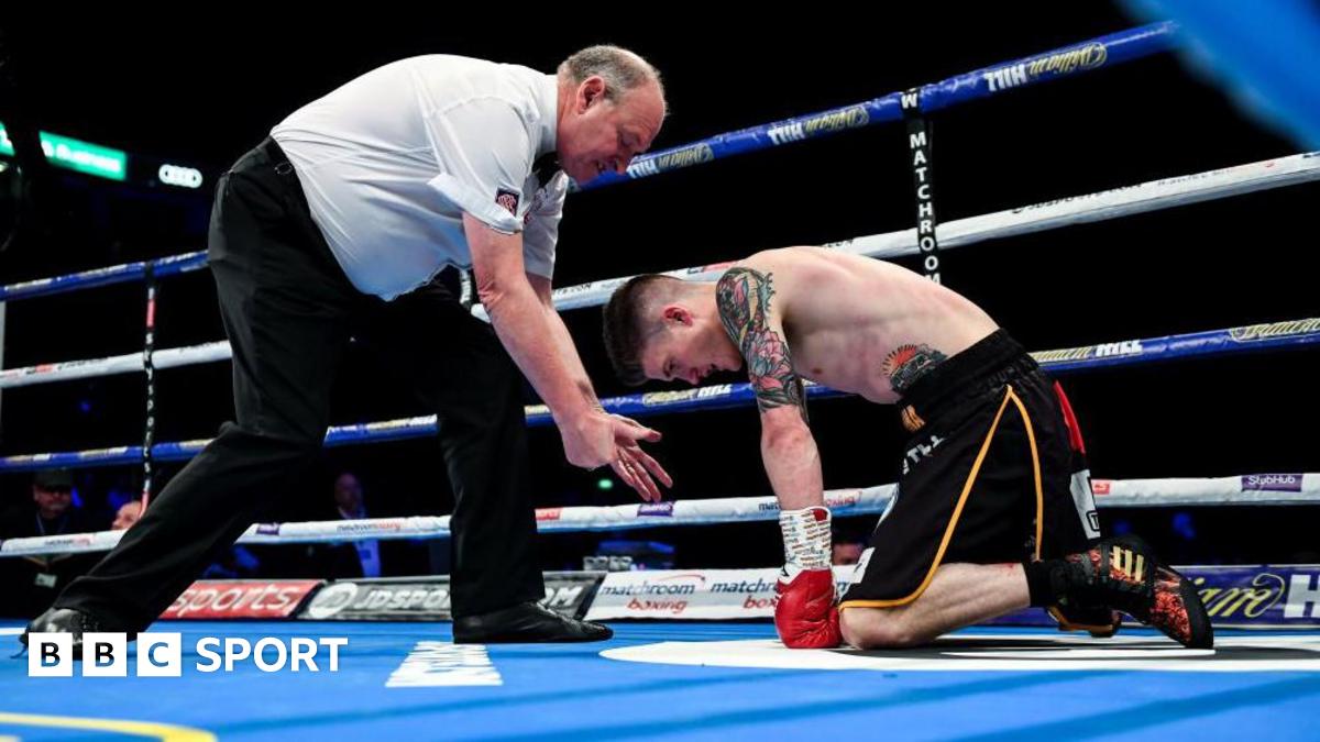 Boxing: Criticism, VAR & the 'best seat in the house' - inside the life of a boxing referee