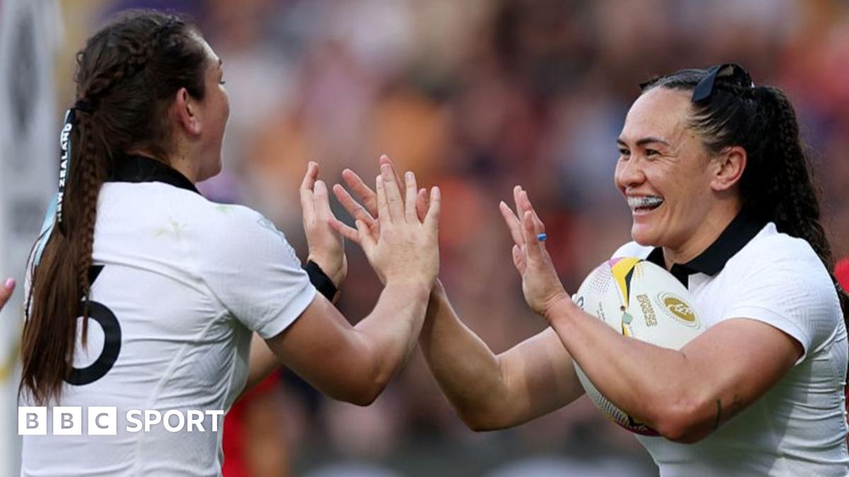 New Zealand beat battling Spain with 13 players