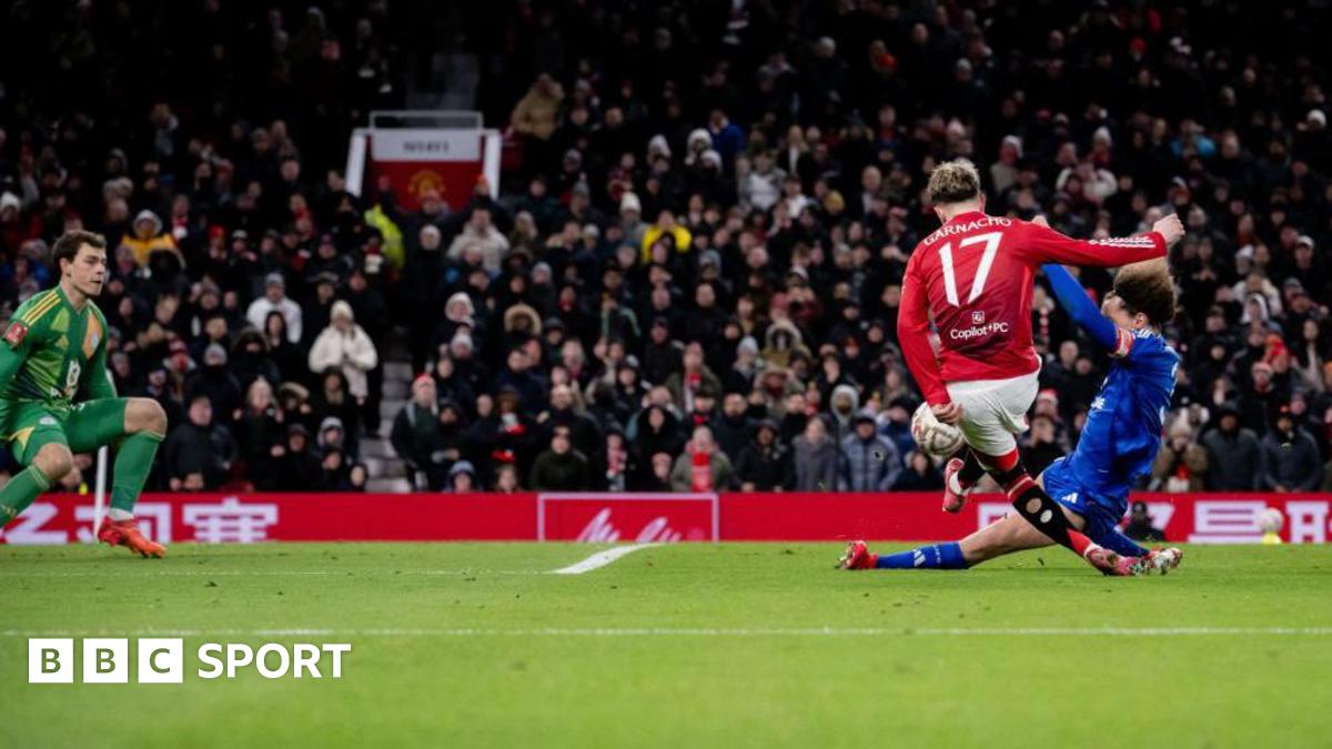 Manchester United defeats Leicester 2-1, advances FA Cup