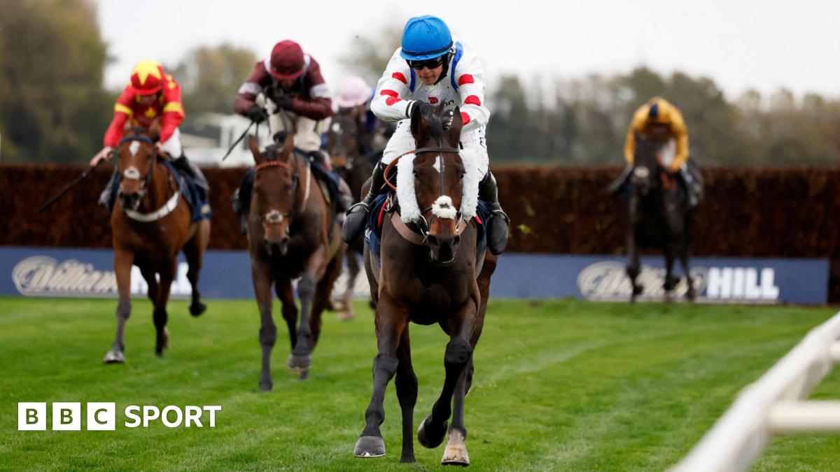 Asesino: el caballo que lleva el nombre de Ricky Hatton gana Old Roan Chase en Aintree en la primera carrera desde la muerte del boxeador Asesino: el caballo que lleva el nombre de Ricky Hatton gana Old Roan Chase en Aintree en la primera carrera desde la muerte del boxeador