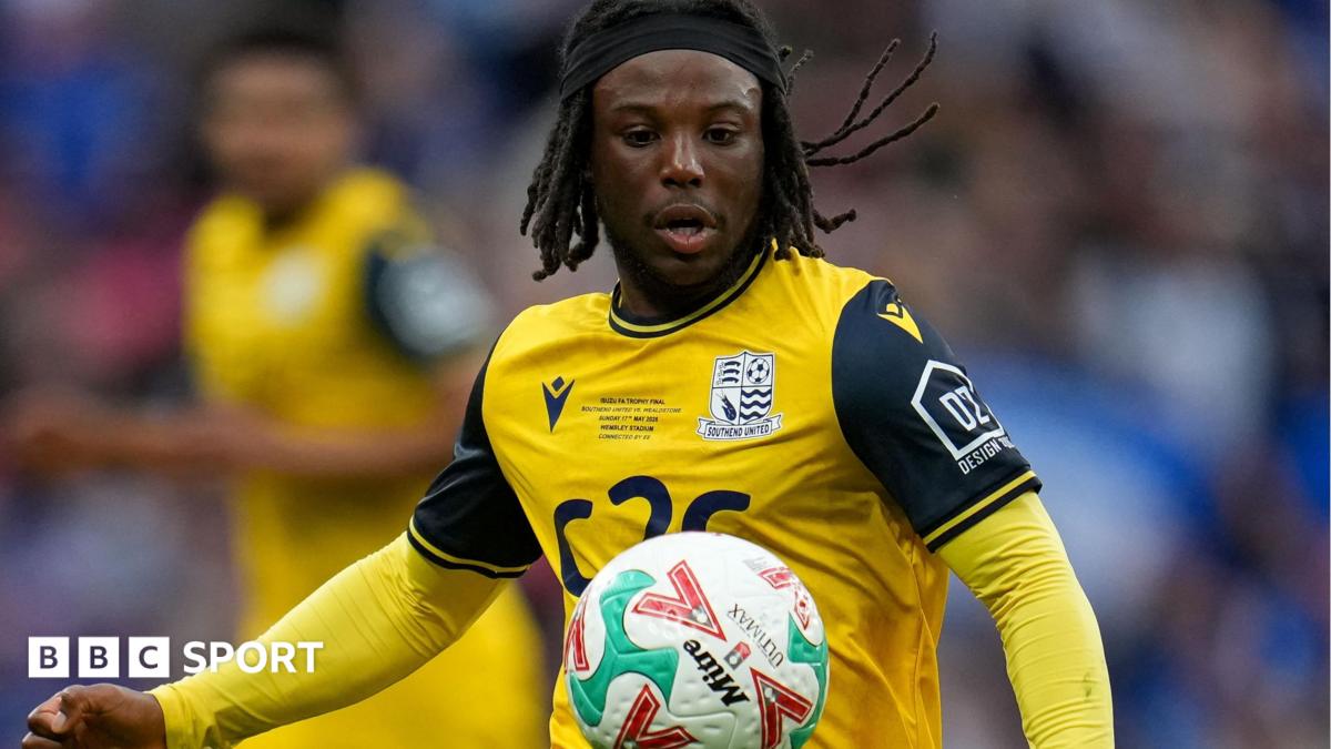 Keenan Appiah-Forson: Oldham Athletic sign Southend United midfielder | Manchester News Keenan Appiah-Forson: Oldham Athletic sign Southend United midfielder | Manchester News