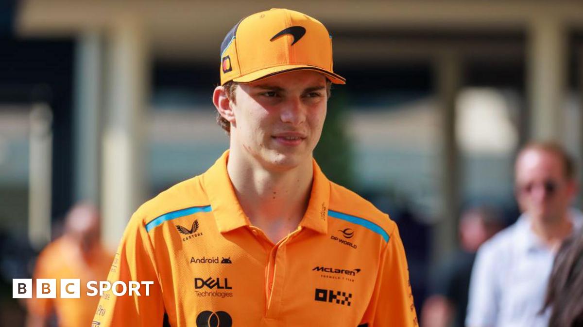 Piastri signs new long-term contract with McLaren