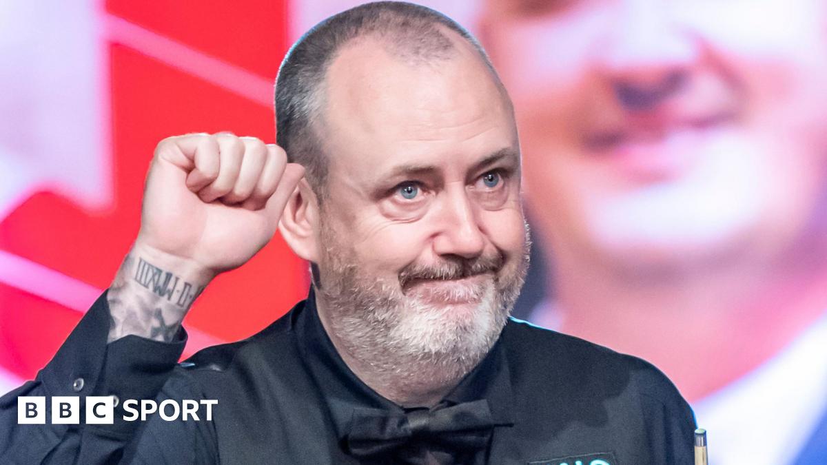 Williams beats Higgins in stunning Crucible black-ball finish