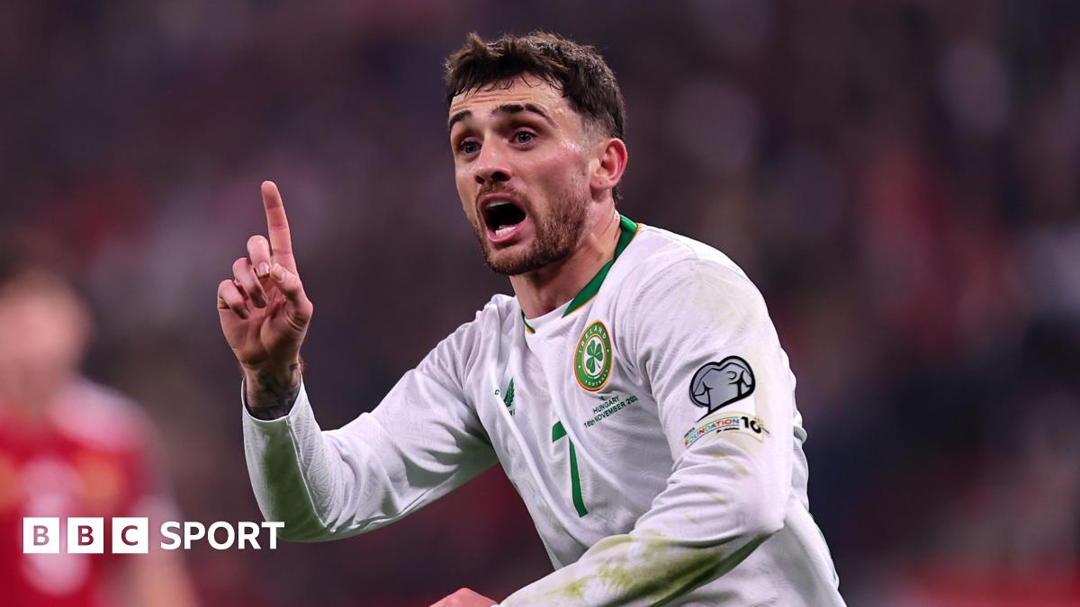 Republic of Ireland stun Hungary to reach play-offs