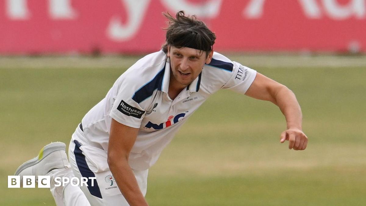 New contract for Yorkshire bowler White