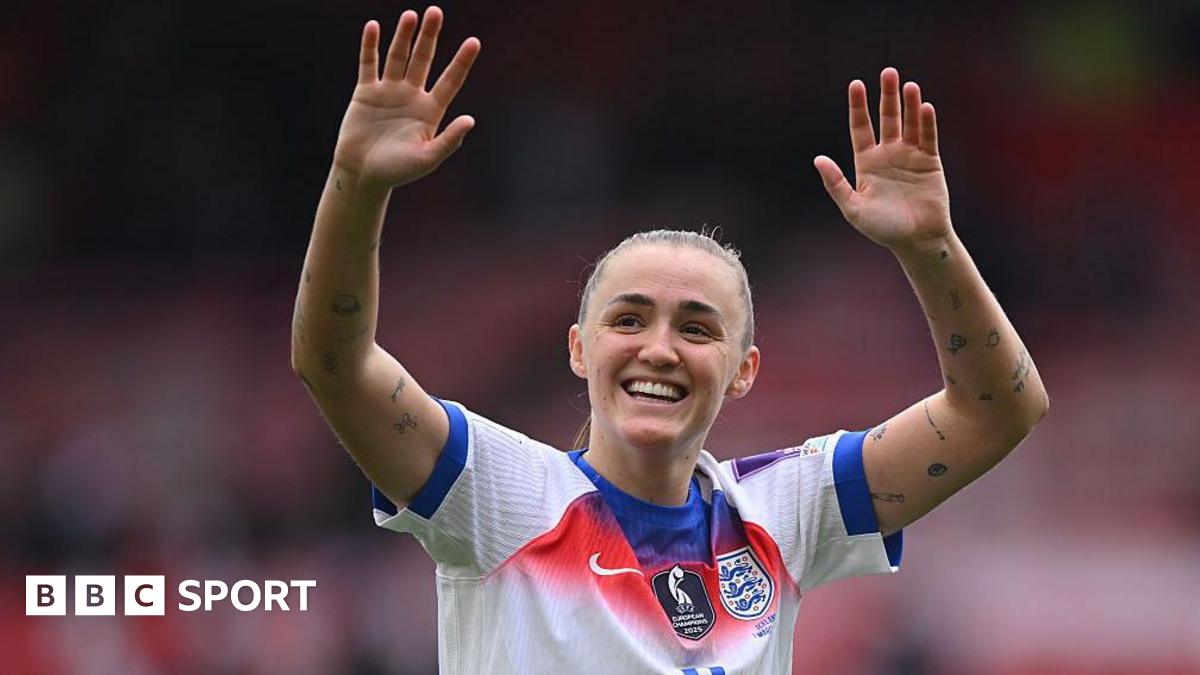 England 2-0 Iceland: Lucy Bronze and Georgia Stanway make it two wins from two in World Cup qualifying.