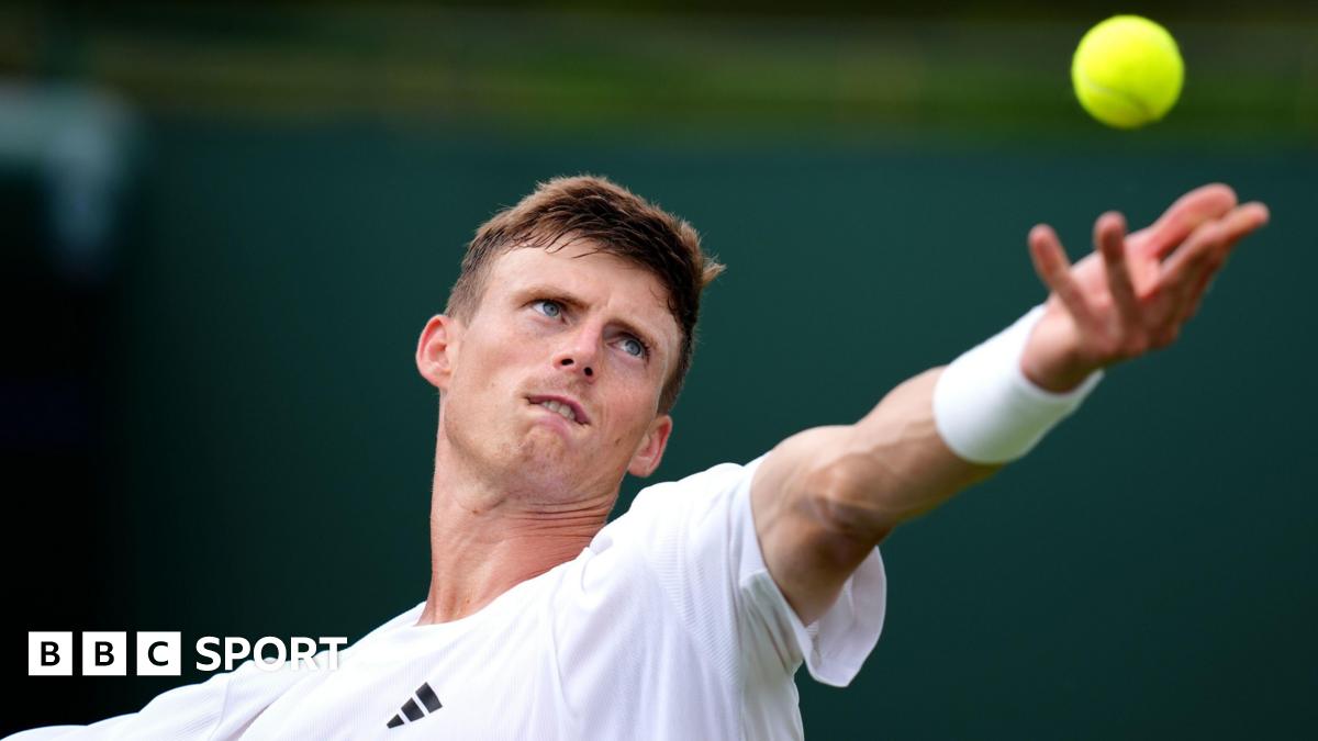 Lloyd Harris Out, Alcaraz Advances at Wimbledon