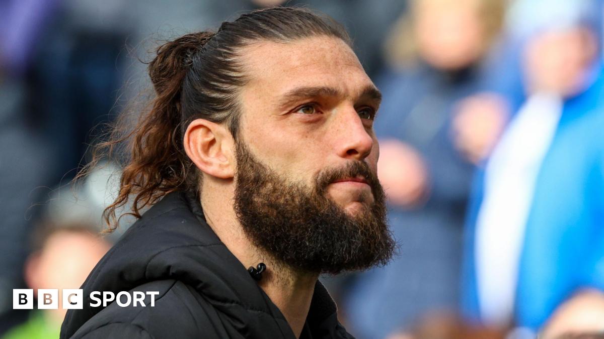 Ex-England striker Carroll joins Dagenham & Redbridge