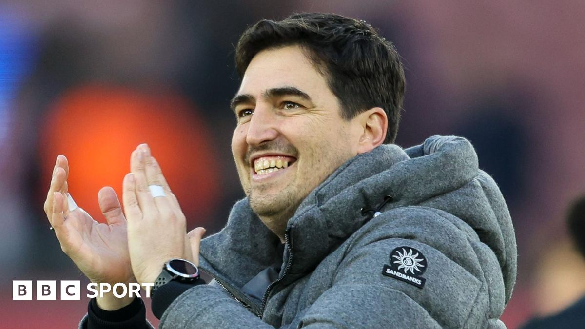 Football on the beach with Arteta and a love of reading - Iraola in his own words