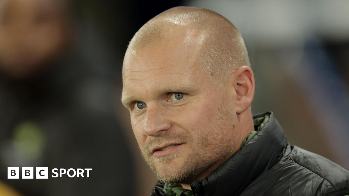 Huddersfield appoint Manning as head coach